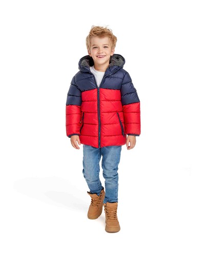 Manteau rouge
 Taille-8-9 ans